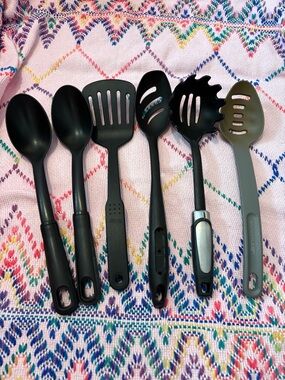 Assorted Black Kitchen Utensil Bundle - 6 Pieces